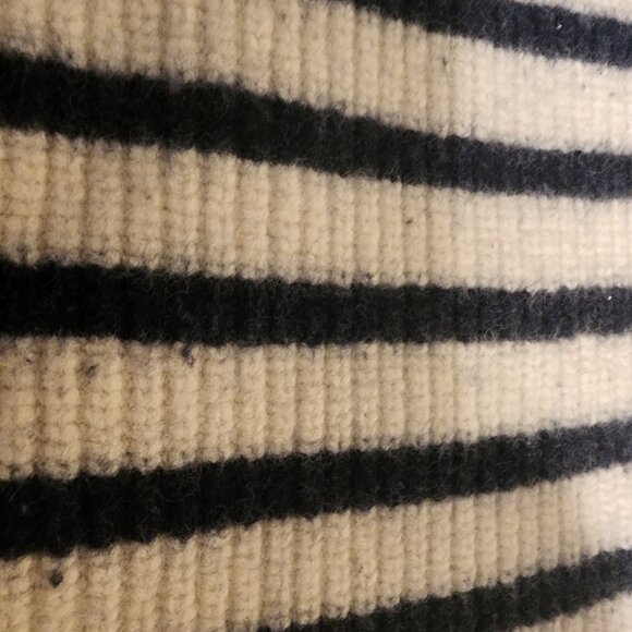 Rails Claudia Sweater Cream & Navy Stripe NWOT Med Some bleeding/pilling - Picture 6 of 14